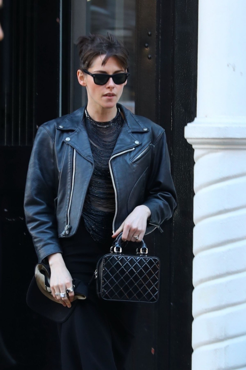 Kristen Stewart Arrives at Ed Sullivan Theater, March 2024 5