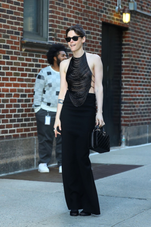 Kristen Stewart Arrives at Ed Sullivan Theater, March 2024 8