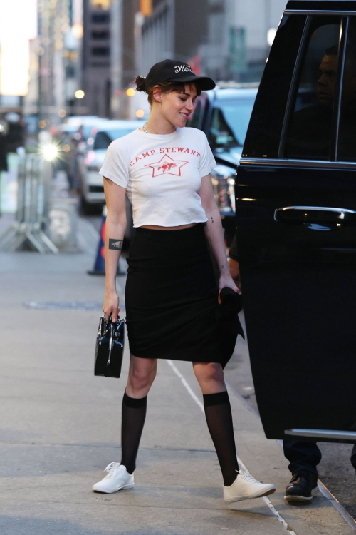 Kristen Stewart Arrives at Stephen Colbert Show, March 2024 2