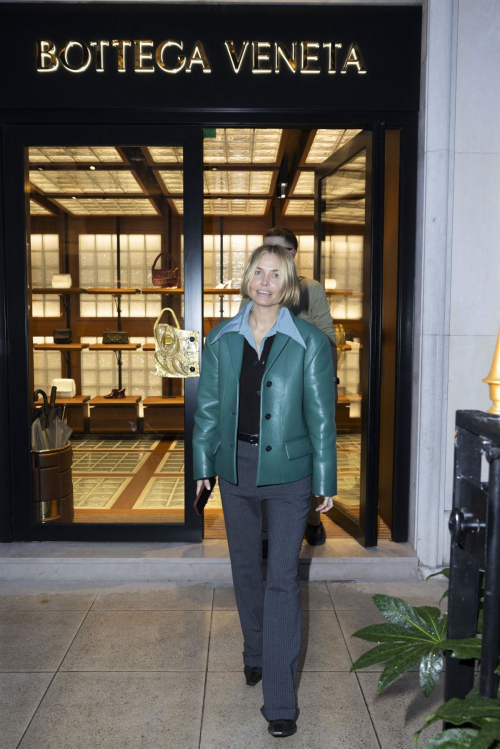 Lara Worthington Shopping at Bottega Veneta in Paris, February 2024 1