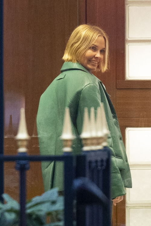 Lara Worthington Shopping at Bottega Veneta in Paris, February 2024 5