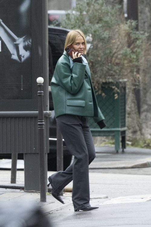 Lara Worthington Shopping at Bottega Veneta in Paris, February 2024 8