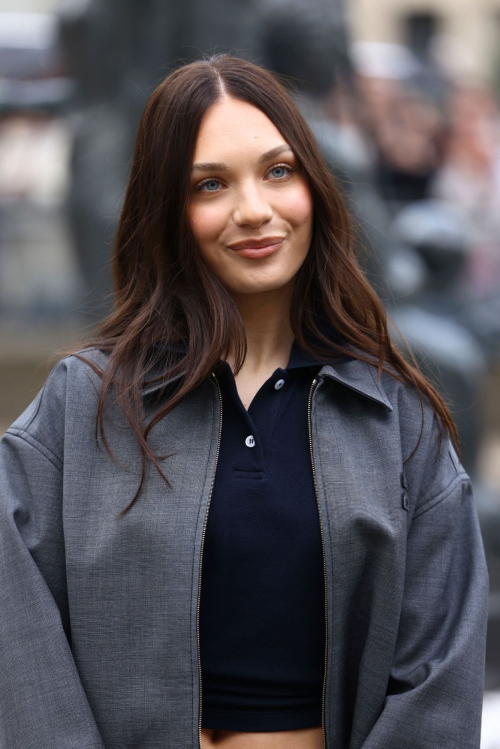 Maddie Ziegler Arrives at Miu Miu Fashion Show at Paris Fashion Week, March 2024 1