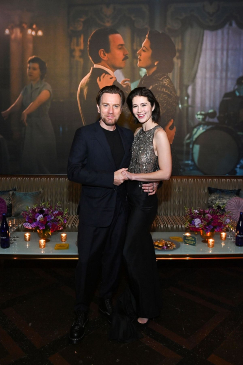 Mary Elizabeth Winstead Ewan McGregor at A Gentleman in Moscow Premiere, March 2024 1