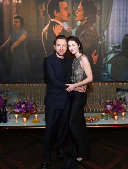 Mary Elizabeth Winstead Ewan McGregor at A Gentleman in Moscow Premiere, March 2024 2