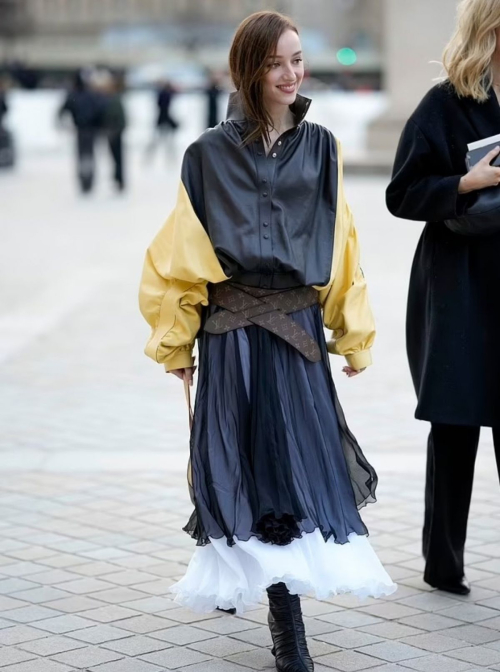 Phoebe Dynevor at Louis Vuitton Fashion Show Paris Fashion Week, March 2024 1