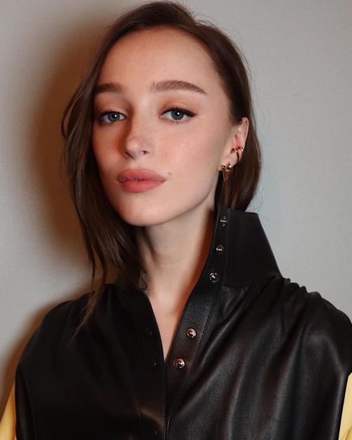 Phoebe Dynevor at Louis Vuitton Fashion Show Portraits, March 2024 1