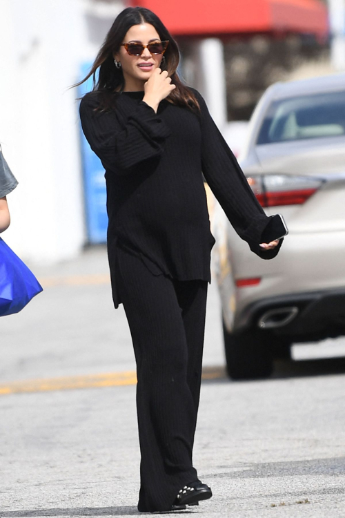 Pregnant Jenna Dewan Shopping at Bookstar Book Store in Studio City, March 2024 2