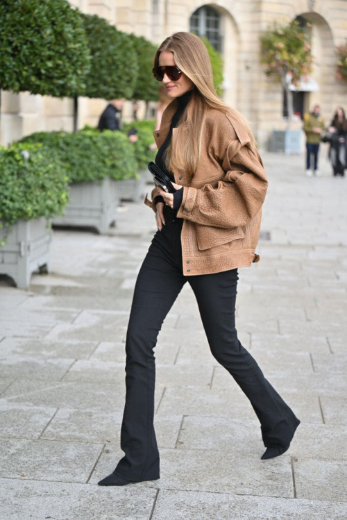 Rosie Huntington-Whiteley at Rabanne Fashion Show Paris Fashion Week, February 2024 1