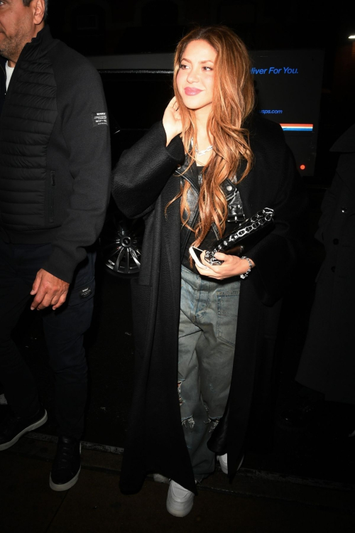 Shakira Out for Dinner at BondSt Japanese Restaurant in New York