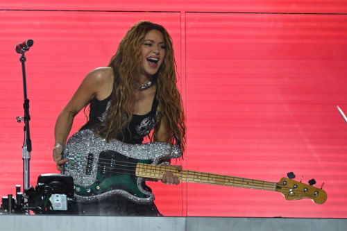 Shakira Performs Live at Time Square in New York 1