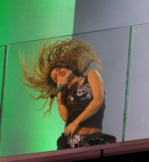 Shakira Performs Live at Time Square in New York 5