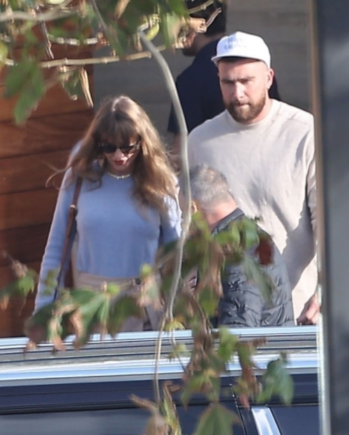 Taylor Swift and Travis Kelce on a Lunch Date at Nobu in Malibu, March 2024 4