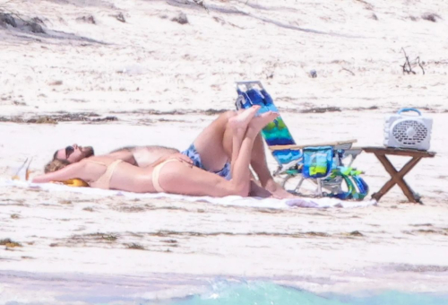 Taylor Swift in Bikini and Travis Kelce at a Beach in Bahamas, March 2024 6