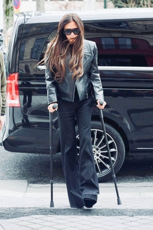 Victoria Beckham on Crutches at Her Hotel in Paris, March 2024 4