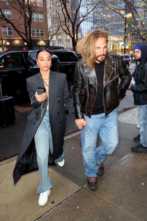 Zoe Saldana and Marco Perego Arrive at Their Hotel in New York 5