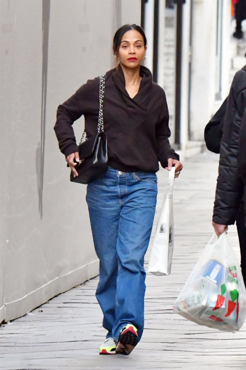 Zoe Saldana Out Shopping in Venice, March 2024 1