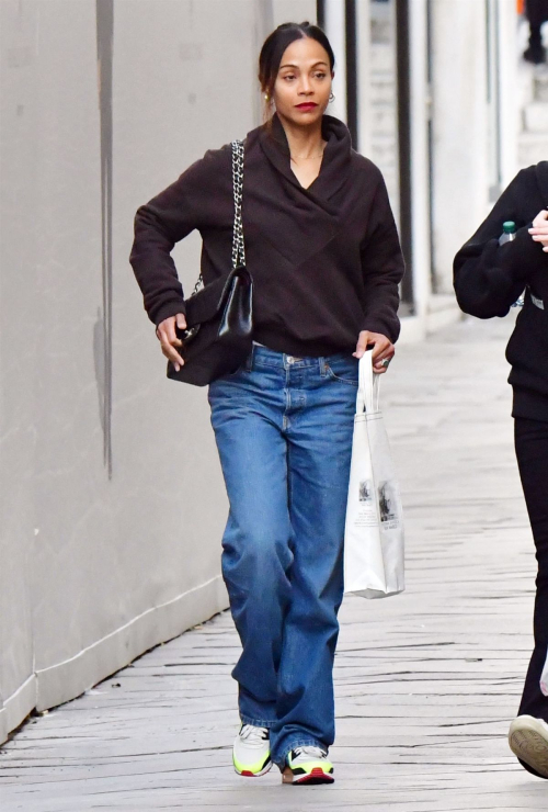 Zoe Saldana Out Shopping in Venice, March 2024 5