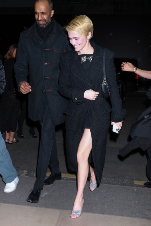 Zoey Deutch Arrives at Costes at Paris Fashion Week, March 2024 6