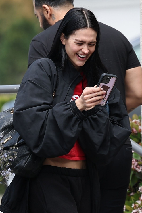 Amelia Hamlin Waiting at Nail Salon in Santa Monica 5