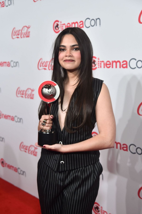 Ariana Greenblatt Receives Rising Star Award at CinemaCon Big Screen Achievement Awards 6