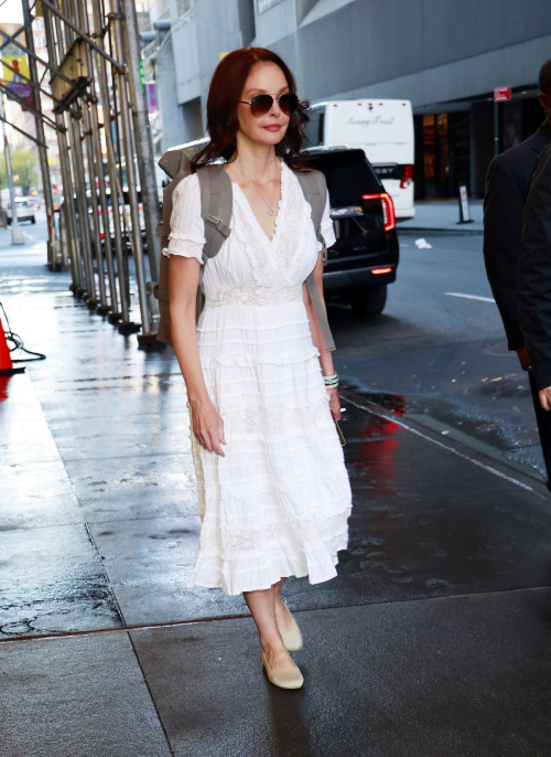 Ashley Judd Out and About in New York 3