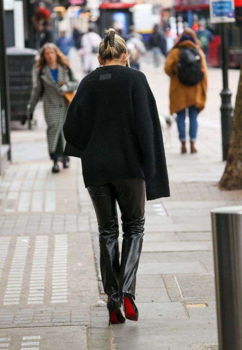 Ashley Roberts Arrives at Heart Radio Studios in London 6