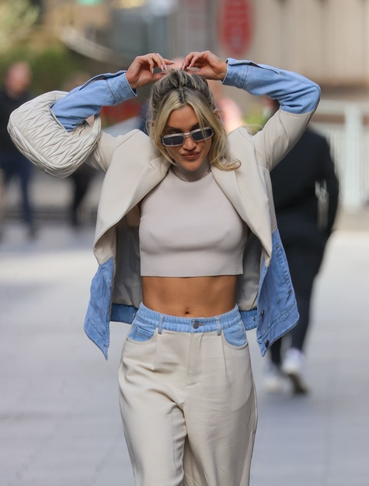 Ashley Roberts Leaves Heart Radio Studios in London