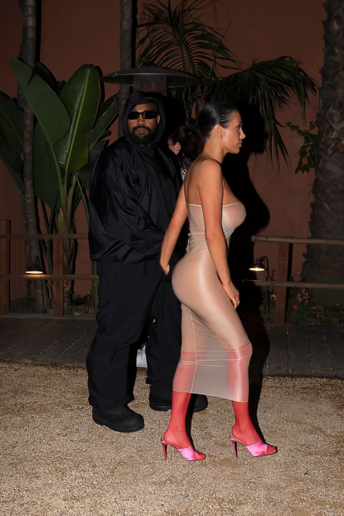 Bianca Censori and Kanye West Enjoy Dinner Date in Los Angeles 2