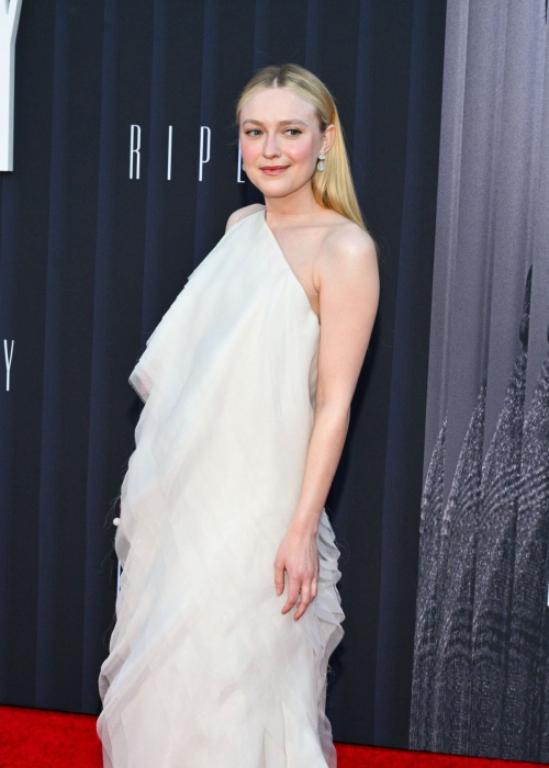 Dakota Fanning at Ripley Premiere in Los Angeles 3