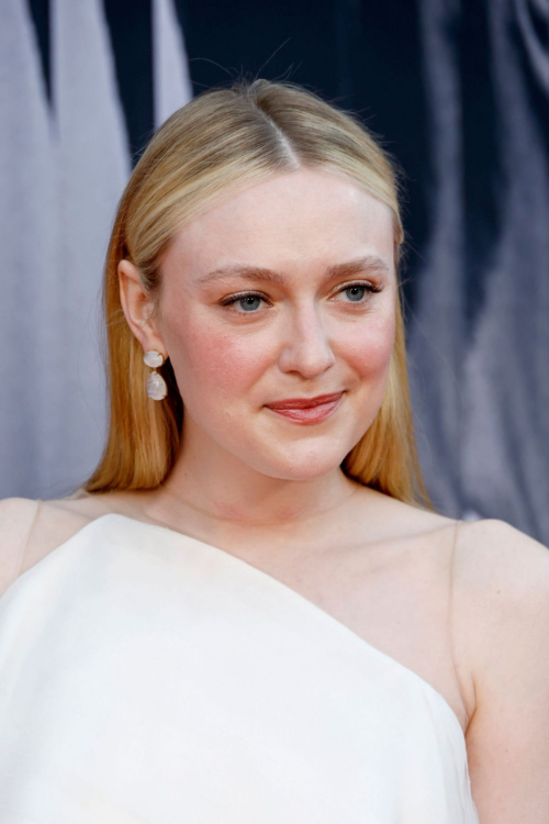 Dakota Fanning at Ripley Premiere in Los Angeles 5