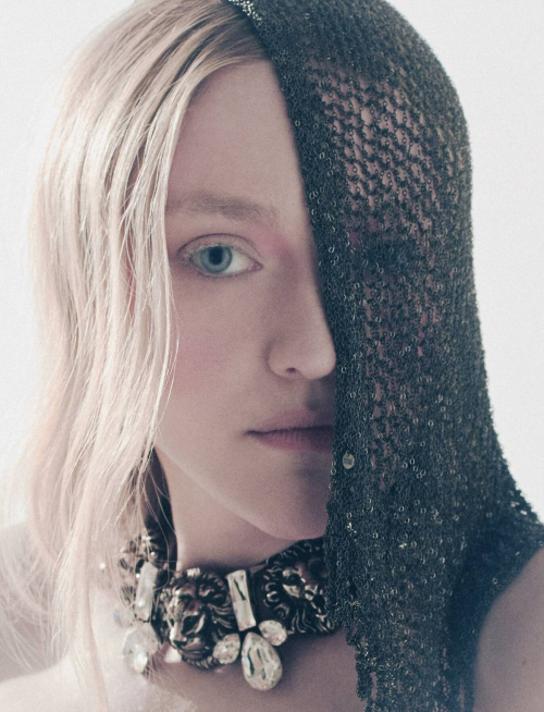 Dakota Fanning in Numero Netherlands 5