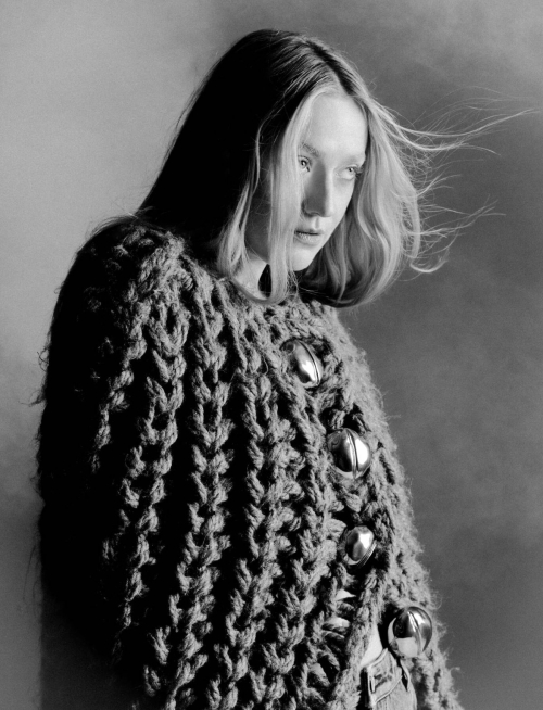 Dakota Fanning in Numero Netherlands 7