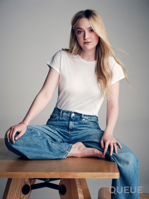 Dakota Fanning Stars in Netflix Queue April 2024 Issue 3