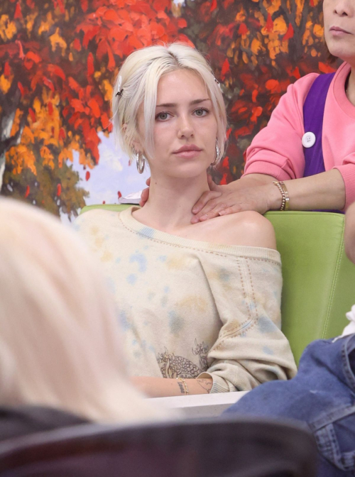 Delilah Hamlin Enjoys Massage During Mani-Pedi 1