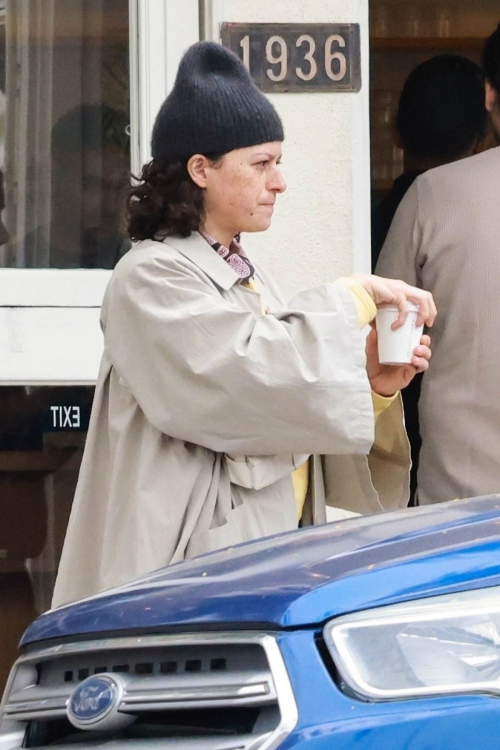 Dylan Meyer and Alia Shawkat Out for Coffee in Los Feliz 4