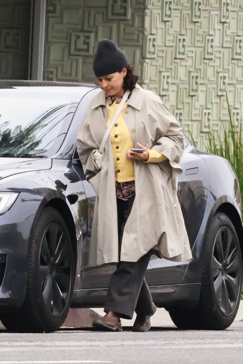 Dylan Meyer and Alia Shawkat Out for Coffee in Los Feliz 5