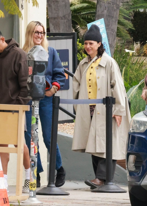 Dylan Meyer and Alia Shawkat Out for Coffee in Los Feliz 6