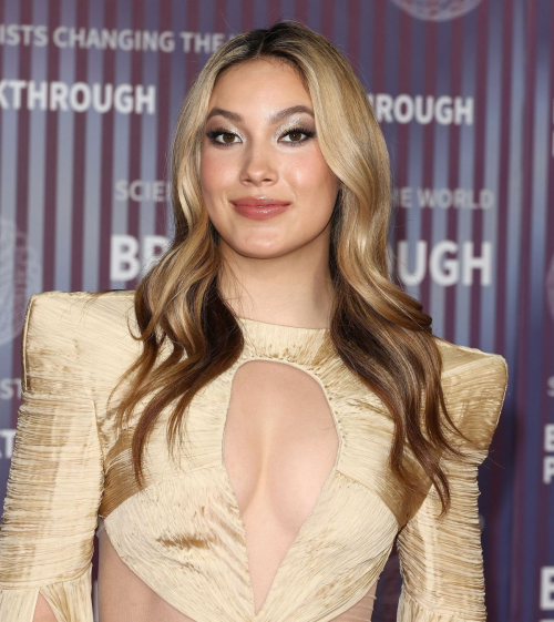 Eileen Gu at Breakthrough Prize Ceremony in Los Angeles 4