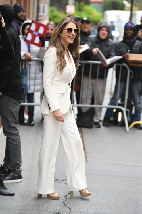 Elizabeth Hurley Leaves The View in New York 2