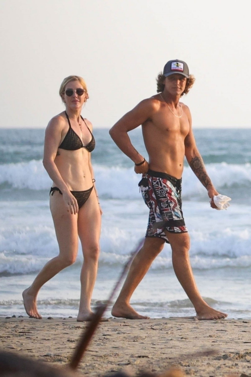 Ellie Goulding and Armando Perez Beach Costa Rica 5