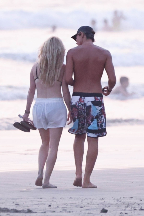 Ellie Goulding and Armando Perez on Vacation in Costa Rica 5