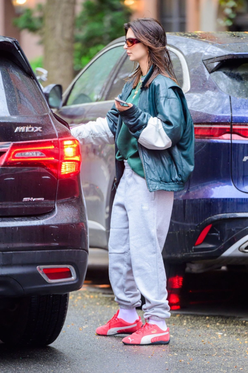 Emily Ratajkowski Spotted Leaving Her Apartment 4