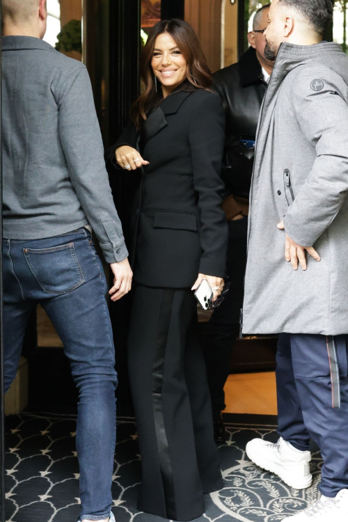 Eva Longoria Arrives at an Event in Paris 1