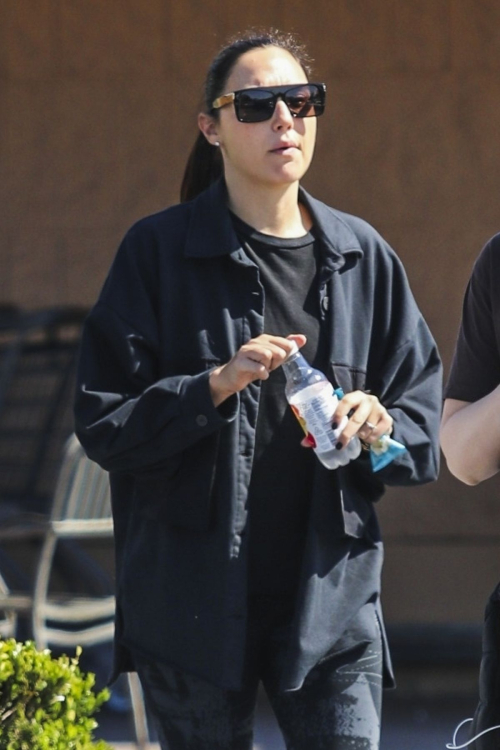 Gal Gadot Shopping at Gelson's Market in Los Angeles