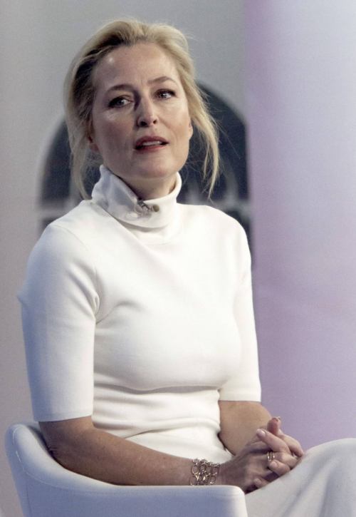 Gillian Anderson Appears on Today Show in New York 4