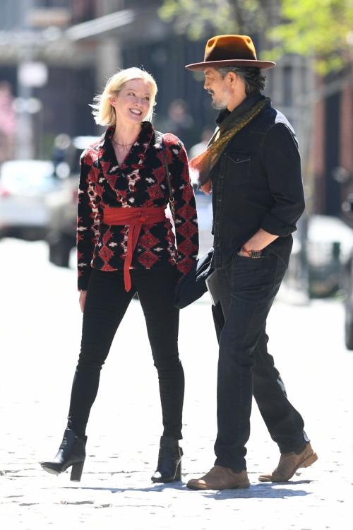 Gretchen Mol Filming Miller by Marriage in New York