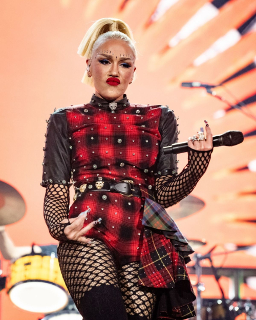 Gwen Stefani Performs at Coachella Valley Music Festival 2