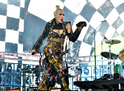 Gwen Stefani Performs at Coachella Valley Music Festival 3