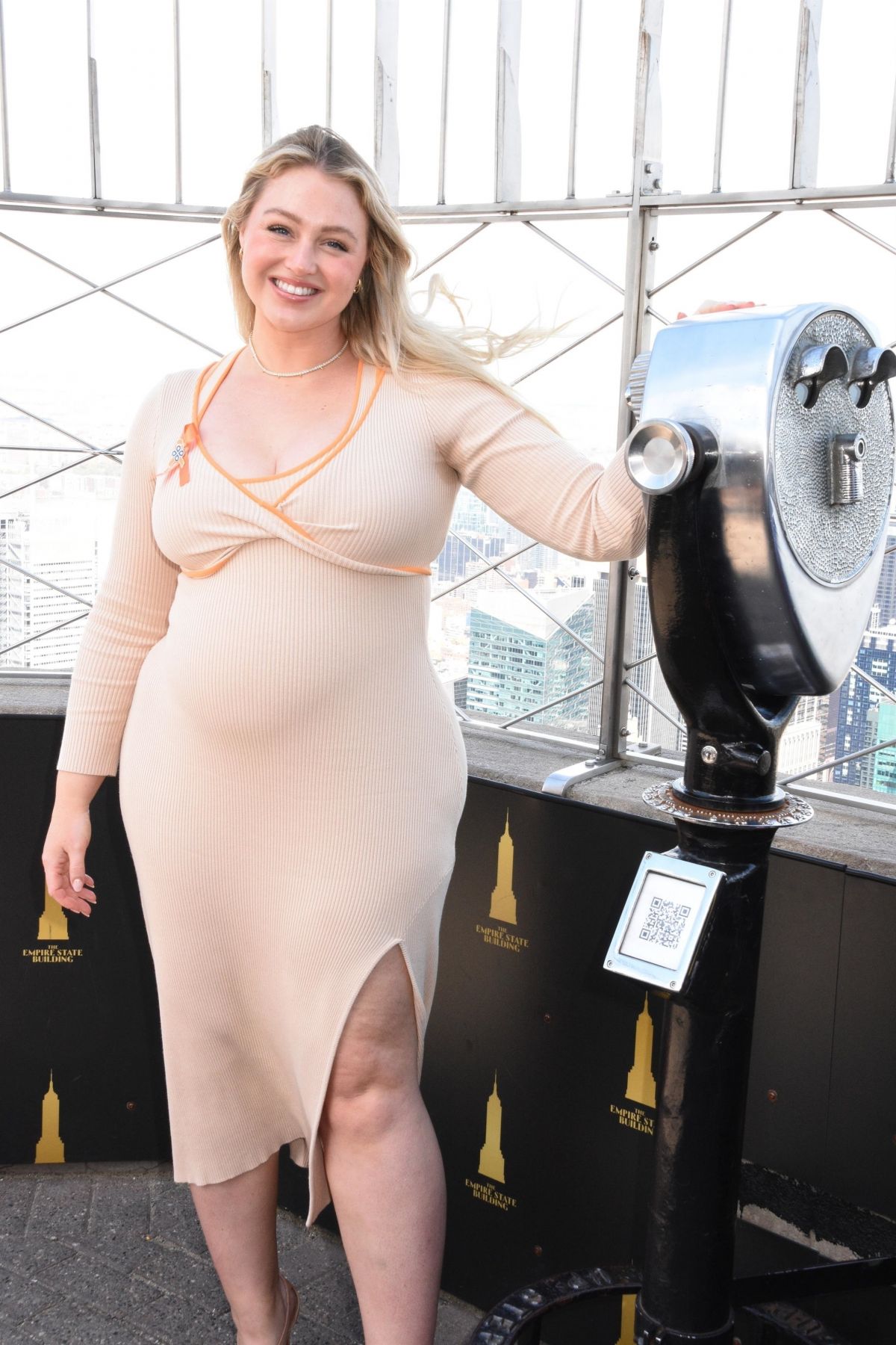 Iskra Lawrence at Empire State Building for National Infertility Awareness Week